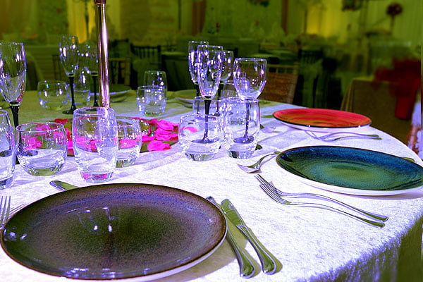 Coloured stoneware plates