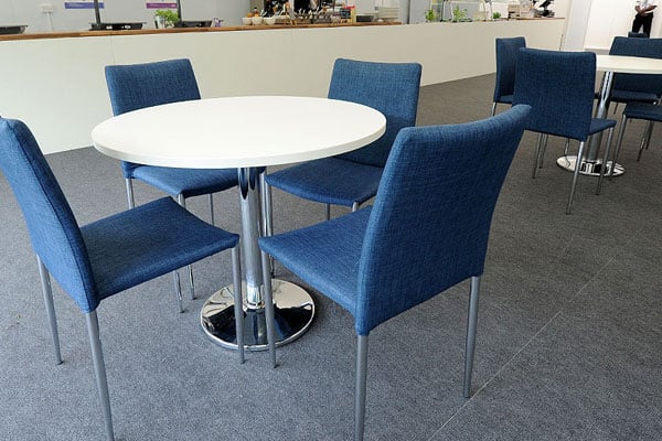 Deluxe Oro bistro tables