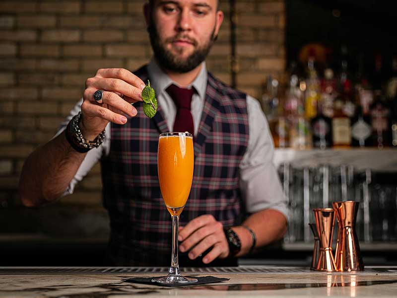 10 top reasons to book a cocktail making masterclass this weekend
