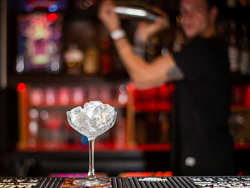 10 top reasons to book a cocktail making masterclass this weekend