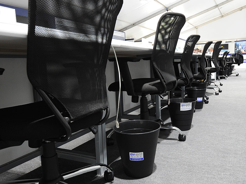 Enhance your office organisation with our stylish desk rentals