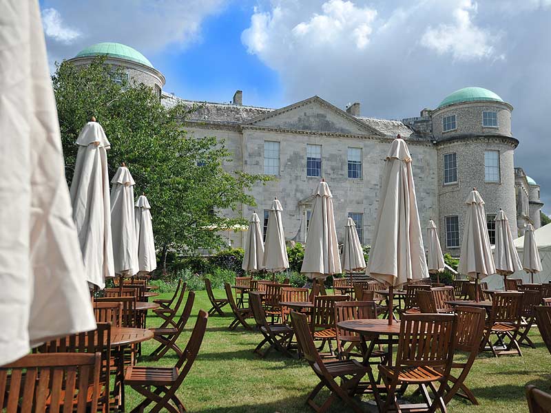 How event furniture rentals transform countryside estates for big events