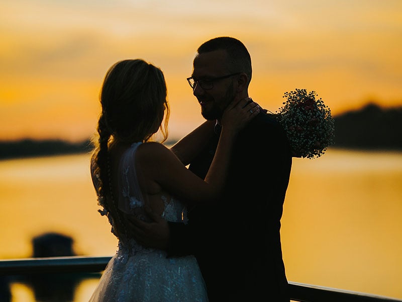 12 stylish ideas to make evening wedding venues extra memorable